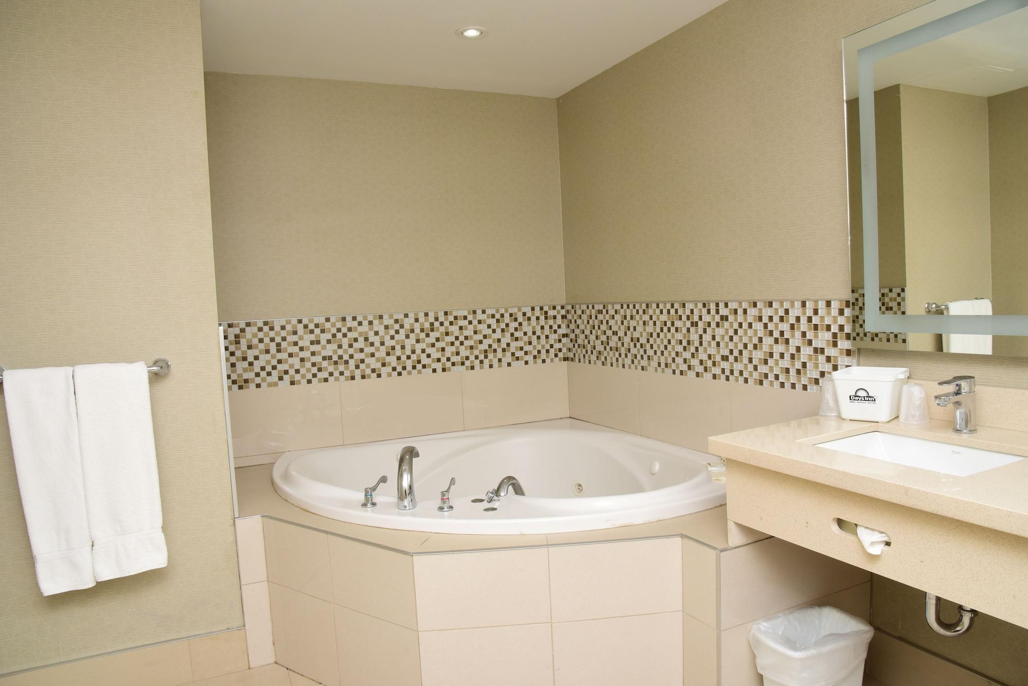 Days Inn By Wyndham אוטווה מראה חיצוני תמונה